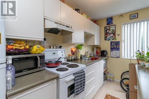 301 2525 Dingwall St, Duncan, BC - Indoor Photo Showing Kitchen