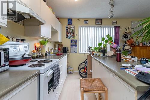 301 2525 Dingwall St, Duncan, BC - Indoor Photo Showing Kitchen