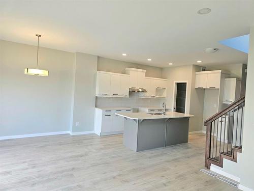 31 Barnes Avenue, West St Paul, MB - Indoor Photo Showing Kitchen