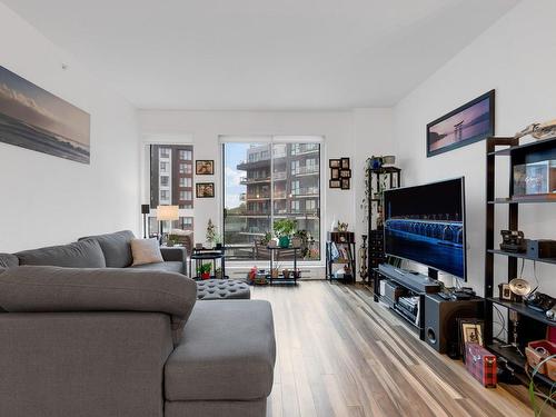 Salon - 607-6 Av. Donegani, Pointe-Claire, QC - Indoor Photo Showing Living Room