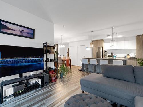 Salon - 607-6 Av. Donegani, Pointe-Claire, QC - Indoor Photo Showing Living Room