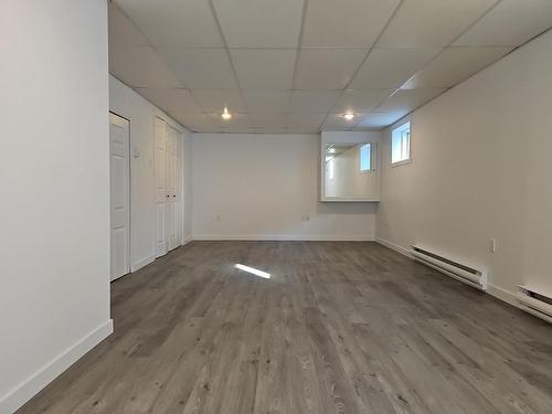 Salle familiale - 1532 Rue Taillefer, Laval (Sainte-Rose), QC - Indoor