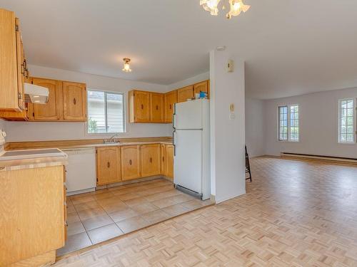 Salle Ã  manger - 1532 Rue Taillefer, Laval (Sainte-Rose), QC - Indoor Photo Showing Kitchen