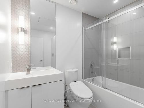 2605-33 Helendale Ave, Toronto, ON - Indoor Photo Showing Bathroom