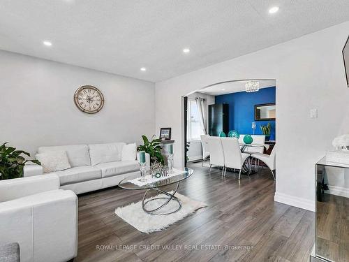 58 Henry St, Cambridge, ON - Indoor Photo Showing Living Room