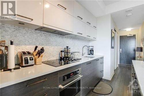 1204 - 428 Sparks Street, Ottawa, ON - Indoor Photo Showing Kitchen