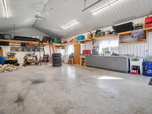 Garage - 447 Rue Notre-Dame, Saint-Sulpice, QC - Indoor Photo Showing Garage