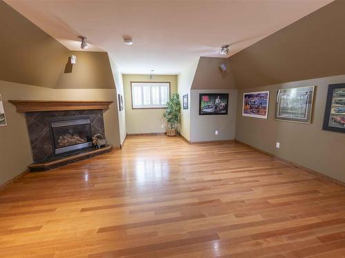 1914 Oliver Road, Thunder Bay, ON - Indoor Photo Showing Living Room With Fireplace