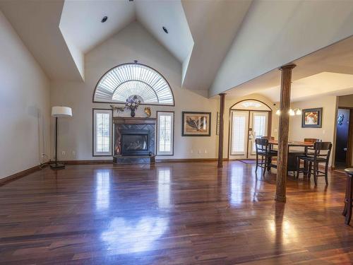 1914 Oliver Road, Thunder Bay, ON - Indoor Photo Showing Living Room With Fireplace