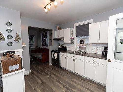 216 Ontario Street, Thunder Bay, ON - Indoor Photo Showing Kitchen With Double Sink