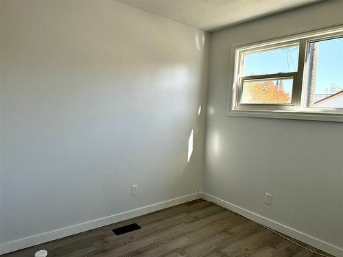 14 Ryde Avenue, Thunder Bay, ON - Indoor Photo Showing Other Room