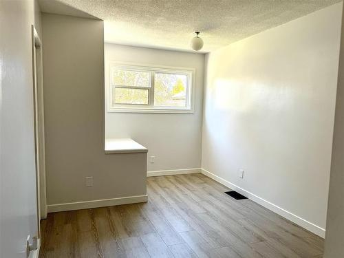 14 Ryde Avenue, Thunder Bay, ON - Indoor Photo Showing Other Room