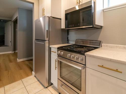 3 Matheson Street N, Kenora, ON - Indoor Photo Showing Kitchen