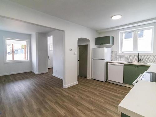 3 Matheson Street N, Kenora, ON - Indoor Photo Showing Kitchen