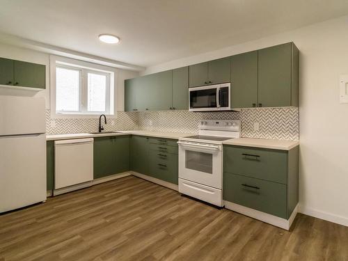 3 Matheson Street N, Kenora, ON - Indoor Photo Showing Kitchen