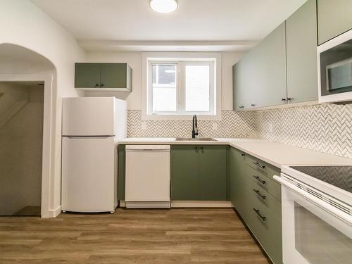 3 Matheson Street N, Kenora, ON - Indoor Photo Showing Kitchen