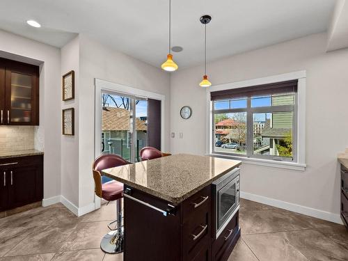 1-576 Nicola Street, Kamloops, BC - Indoor Photo Showing Kitchen