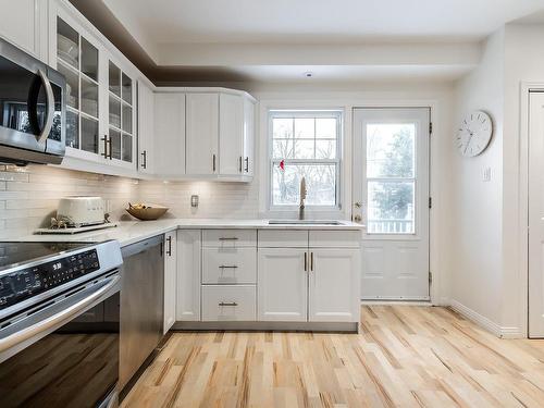 Cuisine - 8156 Ch. Wavell, Côte-Saint-Luc, QC - Indoor Photo Showing Kitchen With Upgraded Kitchen