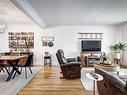 Salon - 8156 Ch. Wavell, Côte-Saint-Luc, QC  - Indoor Photo Showing Living Room 