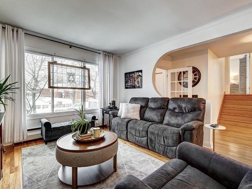 Salon - 8156 Ch. Wavell, Côte-Saint-Luc, QC - Indoor Photo Showing Living Room