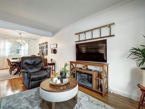 Salon - 8156 Ch. Wavell, Côte-Saint-Luc, QC - Indoor Photo Showing Living Room With Fireplace