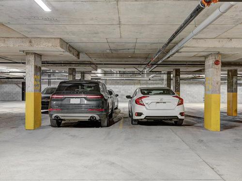 Garage - 310-248 Boul. Hymus, Pointe-Claire, QC - Indoor Photo Showing Garage