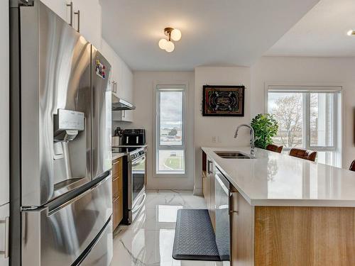 Kitchen - 310-248 Boul. Hymus, Pointe-Claire, QC - Indoor Photo Showing Kitchen With Double Sink