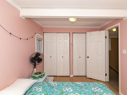 422 1/2 Wiley Street, Thunder Bay, ON - Indoor Photo Showing Bedroom