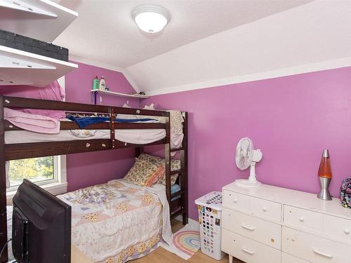 422 1/2 Wiley Street, Thunder Bay, ON - Indoor Photo Showing Bedroom