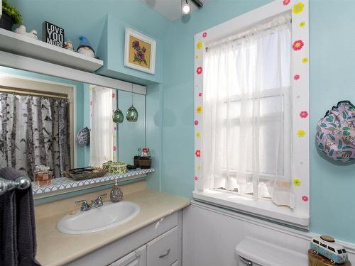 422 1/2 Wiley Street, Thunder Bay, ON - Indoor Photo Showing Bathroom