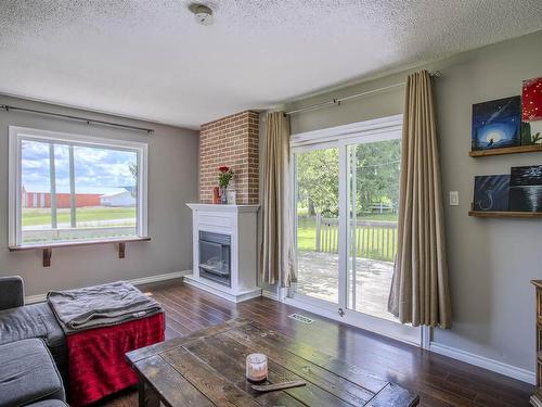 418 Mccluskey Drive, Thunder Bay, ON - Indoor Photo Showing Living Room With Fireplace