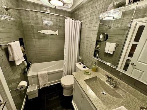 518 Fishermans Point Road, Shuniah, ON - Indoor Photo Showing Bathroom