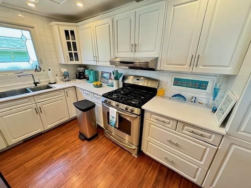 518 Fishermans Point Road, Shuniah, ON - Indoor Photo Showing Kitchen