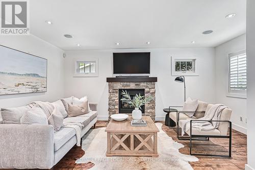 318 Maple Street, Collingwood, ON - Indoor Photo Showing Living Room With Fireplace