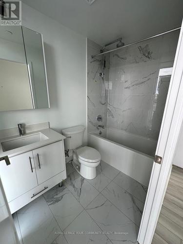 2803 - 105 Oneida Crescent, Richmond Hill, ON - Indoor Photo Showing Bathroom