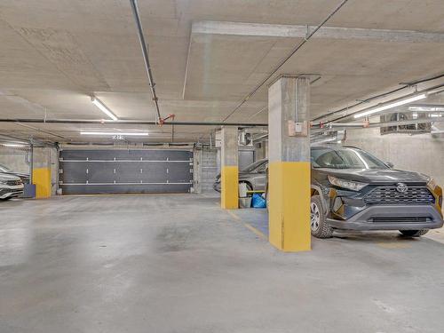 Stationnement - 603-40 Rue D'Ambre, Candiac, QC - Indoor Photo Showing Garage