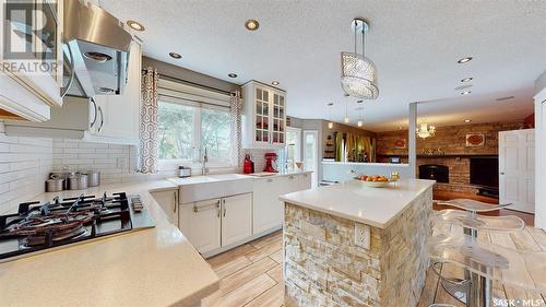 1622 Benson Bay, Regina, SK - Indoor Photo Showing Kitchen With Upgraded Kitchen