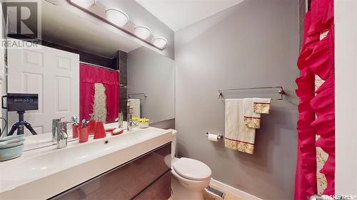 1622 Benson Bay, Regina, SK - Indoor Photo Showing Bathroom