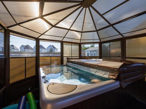 Hot tub - 89 Rue Du Ruisselet, Vaudreuil-Dorion, QC - Indoor Photo Showing Other Room With In Ground Pool