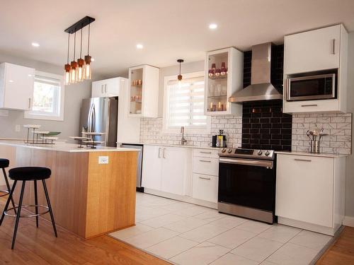 Kitchen - 45 Rue Boyer, Saint-Constant, QC - Indoor Photo Showing Kitchen With Upgraded Kitchen