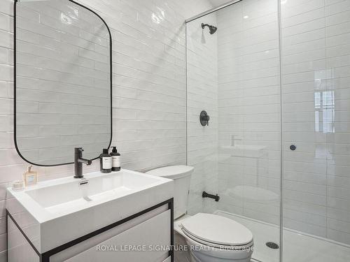 403-150 Logan Ave, Toronto, ON - Indoor Photo Showing Bathroom