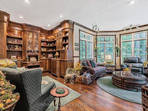 11 Hidden Forest Dr, Whitchurch-Stouffville, ON - Indoor Photo Showing Living Room