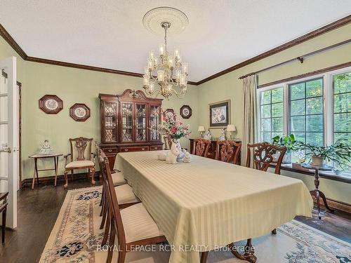 11 Hidden Forest Dr, Whitchurch-Stouffville, ON - Indoor Photo Showing Dining Room