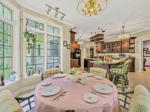 11 Hidden Forest Dr, Whitchurch-Stouffville, ON - Indoor Photo Showing Dining Room