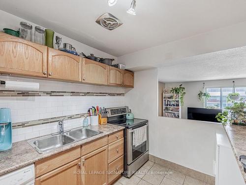 804-15 Elizabeth St N, Mississauga, ON - Indoor Photo Showing Kitchen With Double Sink