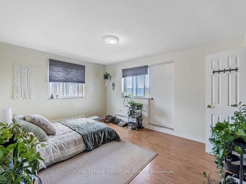 804-15 Elizabeth St N, Mississauga, ON - Indoor Photo Showing Bedroom