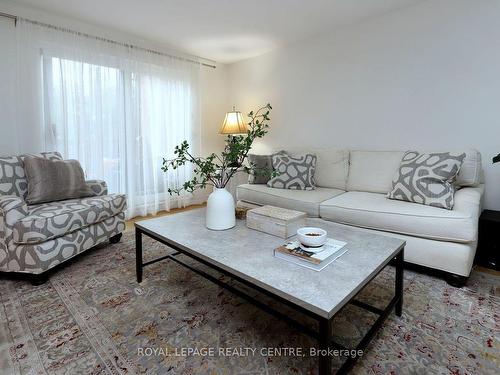 325-3055 Tomken Rd, Mississauga, ON - Indoor Photo Showing Living Room