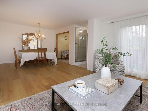 325-3055 Tomken Rd, Mississauga, ON - Indoor Photo Showing Living Room