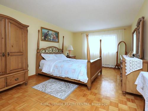 325-3055 Tomken Rd, Mississauga, ON - Indoor Photo Showing Bedroom