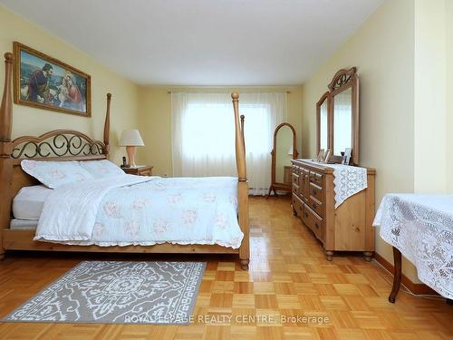 325-3055 Tomken Rd, Mississauga, ON - Indoor Photo Showing Bedroom